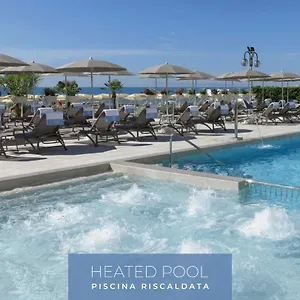 hotel-cavalieri-palace.hotelslidodijesolo.com/